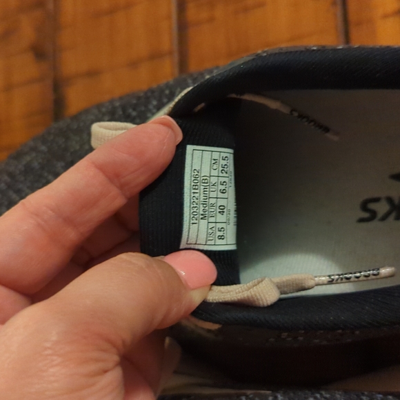 Brooks size 8.5 - Picture 4 of 4